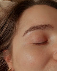 Création ligne de sourcils 22 €