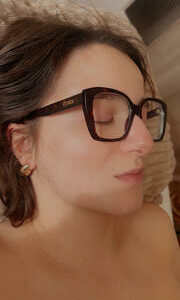 Entretien sourcils + lèvres  21 €